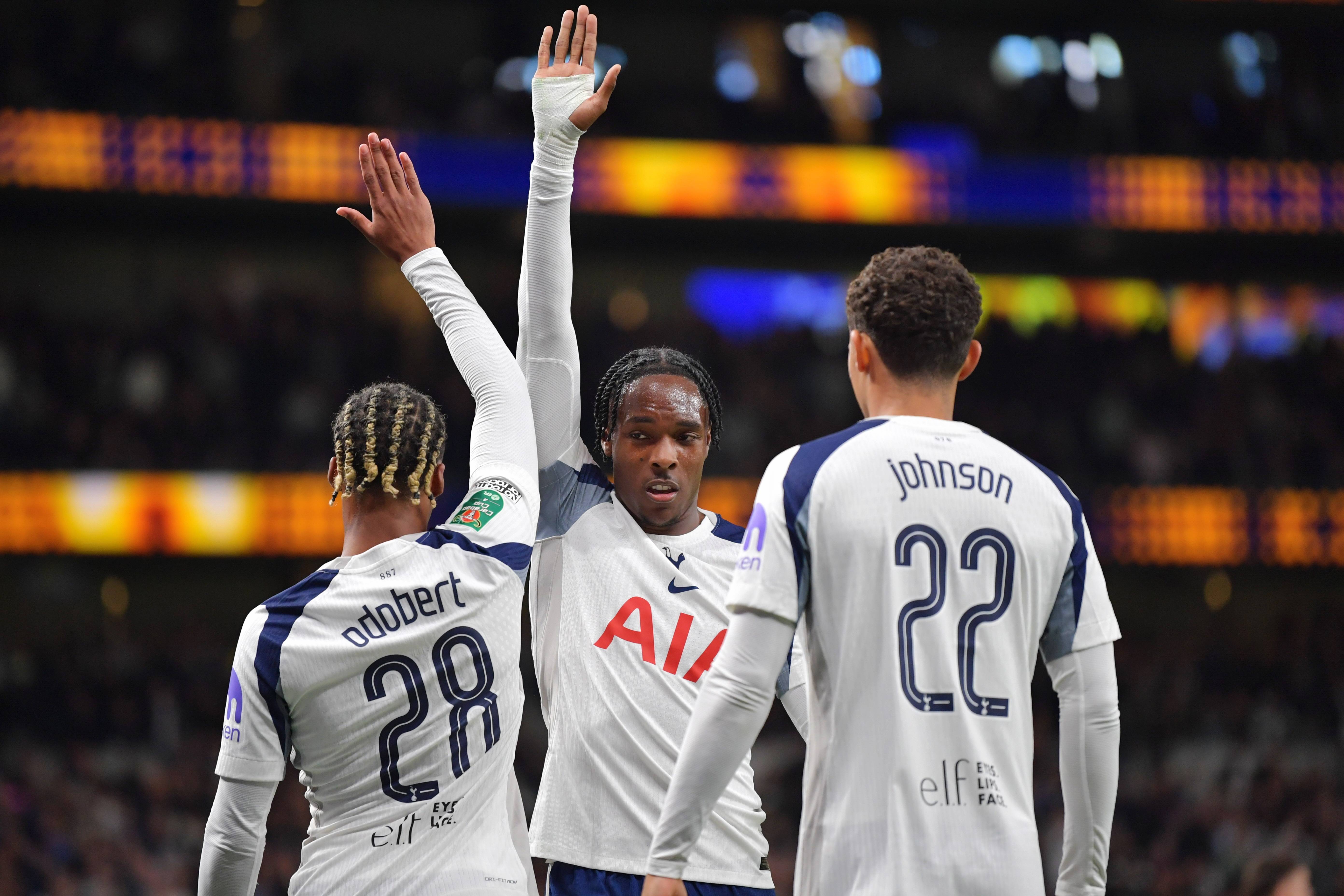 斯图加特训练开放日，今晨绝杀压哨引欢呼，德国杯在即，高层口径保持一致的简单介绍